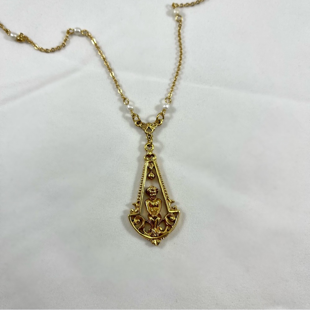 Vintage unique gold tone pendant necklace chain with faux pearls by 1928. - Picture 10 of 11